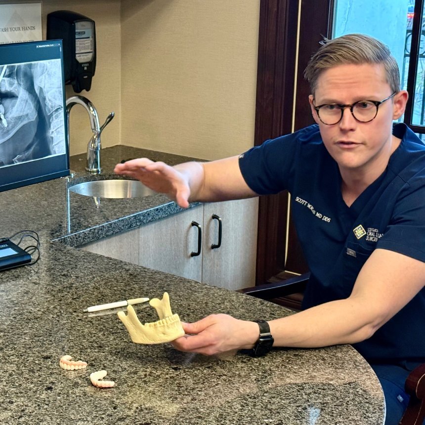 dentist-reviewing-xray